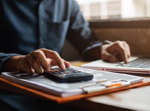 金融業界の規制・市場分析